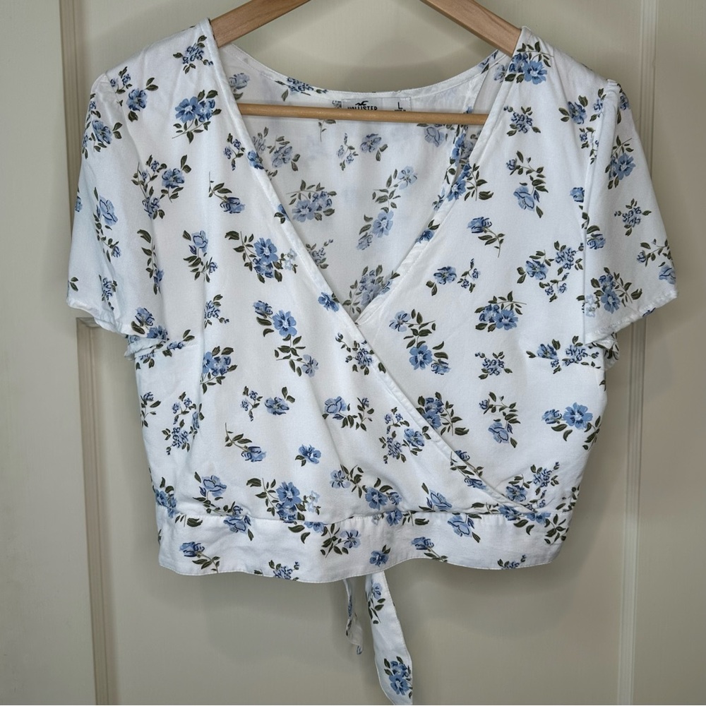 SALE 2/25 Hollister Floral Wrap Crop Top - White and Blue - Size Large